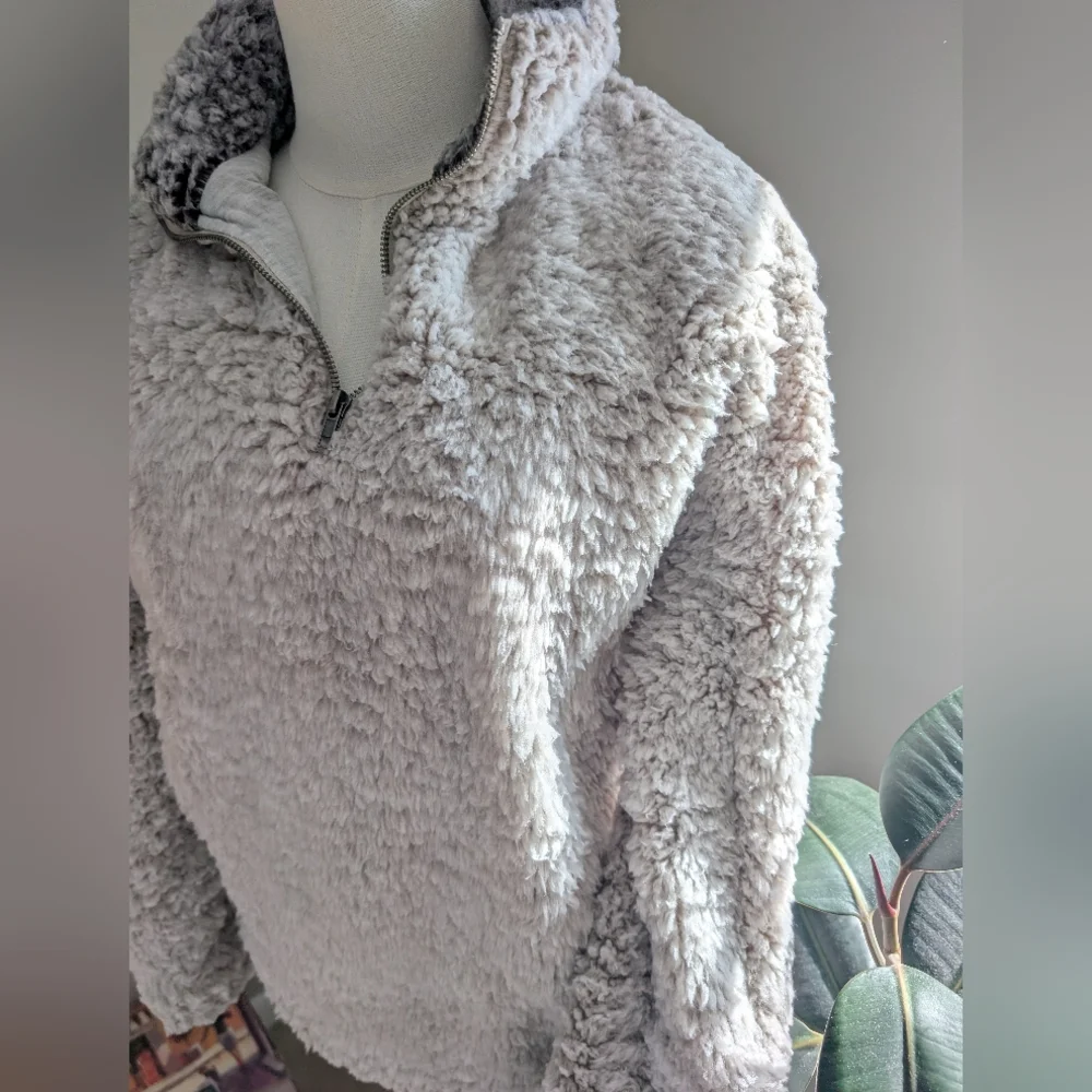 Thread & Supply Gray Ivory Quarter-Zip Sherpa Pullover S